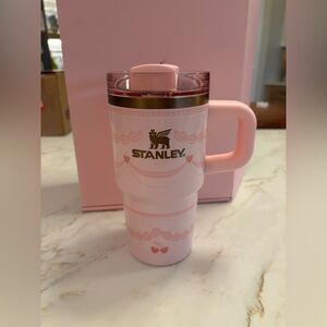 Stanley - Ltd Edition Quencher H2.0 20oz Tumbler Pink Velvet Cake.  NEW